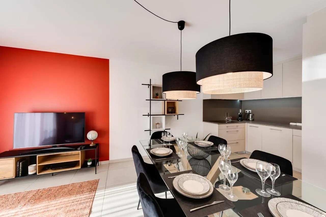 Le Reposoir - New 2 Bedroom Apartment With Terrace & Garage Annecy