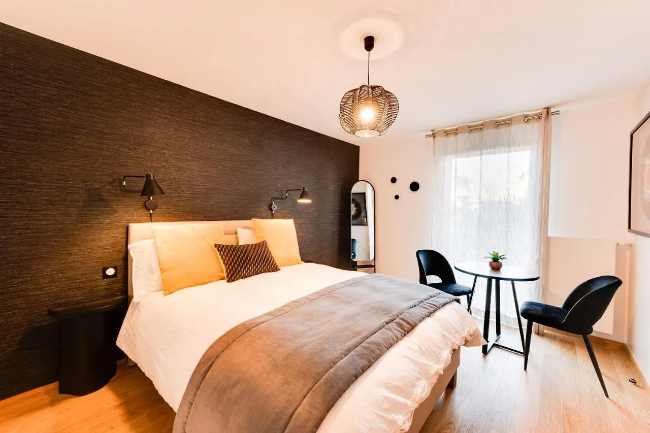 Le Reposoir - New 2 Bedroom Apartment With Terrace & Garage Annecy Francia
